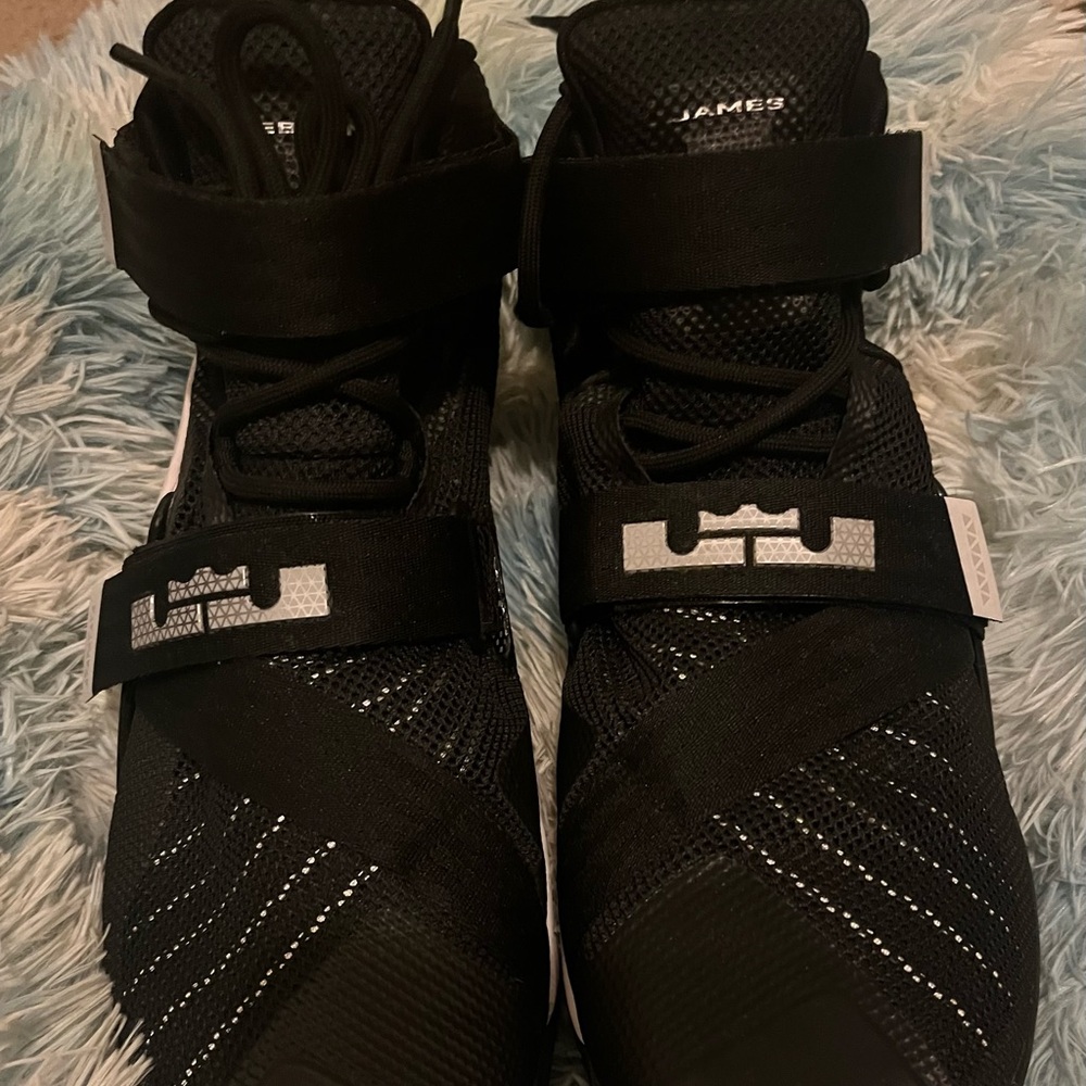 Nike Zoom Soldier 9 Basketball Shoes Men Mid-top Black and white